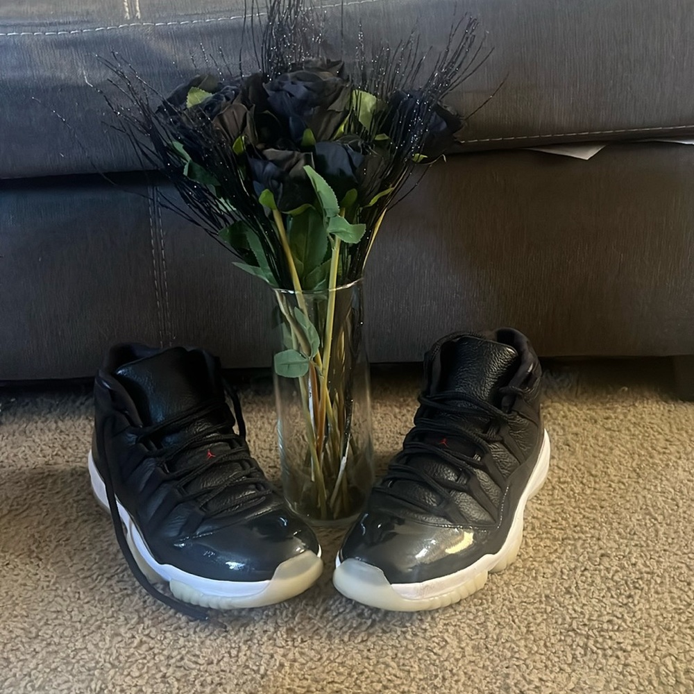 Jordan 11 blk and white